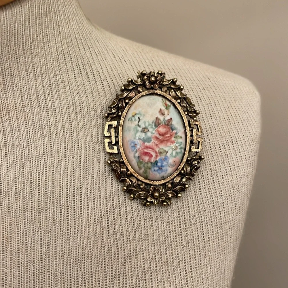 Vintage Hand Painted Ceramic Floral Cameo in a Antique Gold-tone Frame - Picture 11 of 16